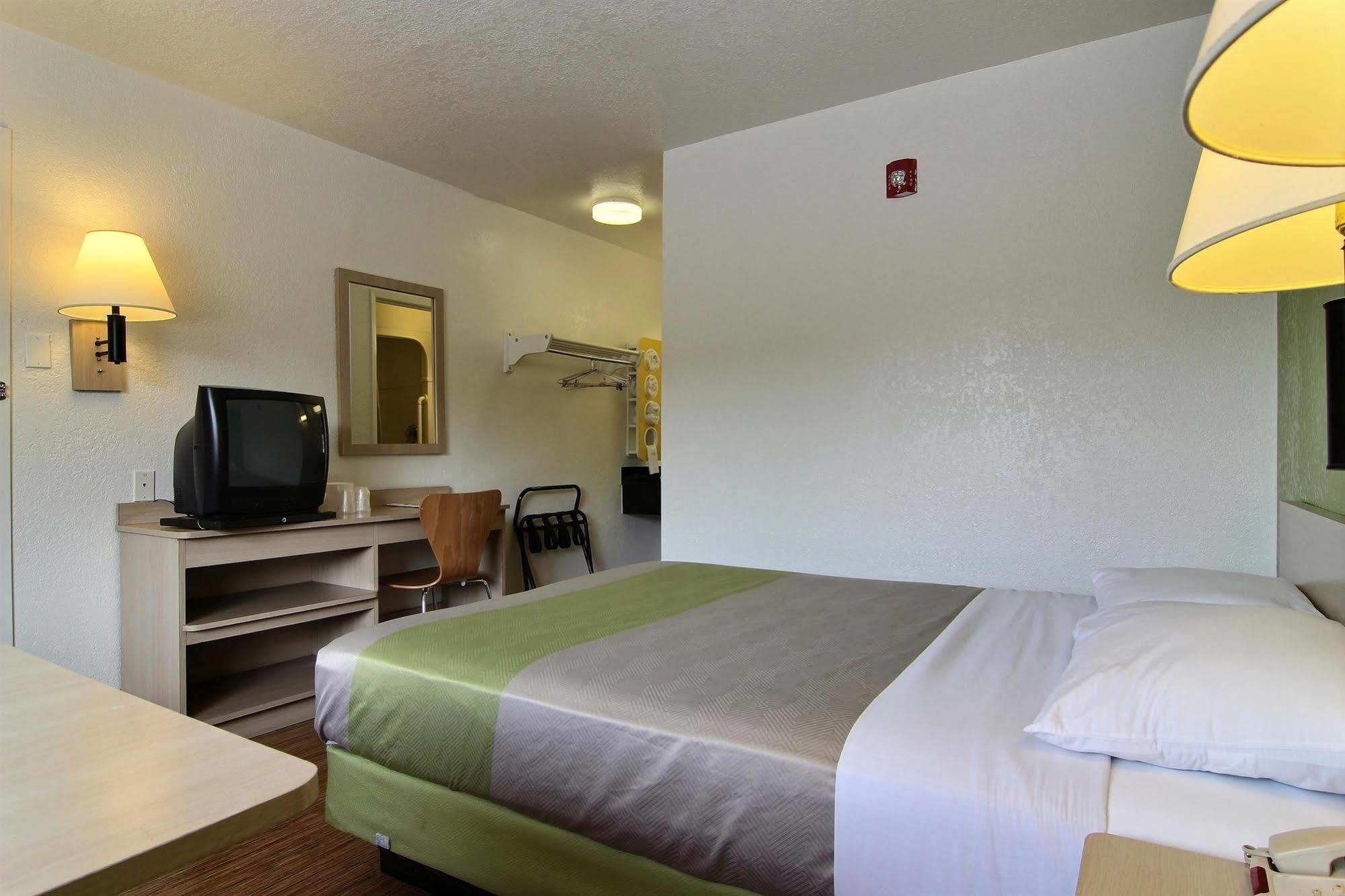 Motel 6-Albuquerque, Nm - Midtown Экстерьер фото